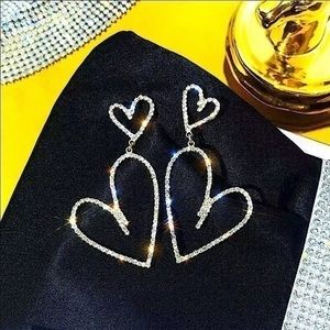 NWT Rhinestone heart ❤️ dangle stud earring’s